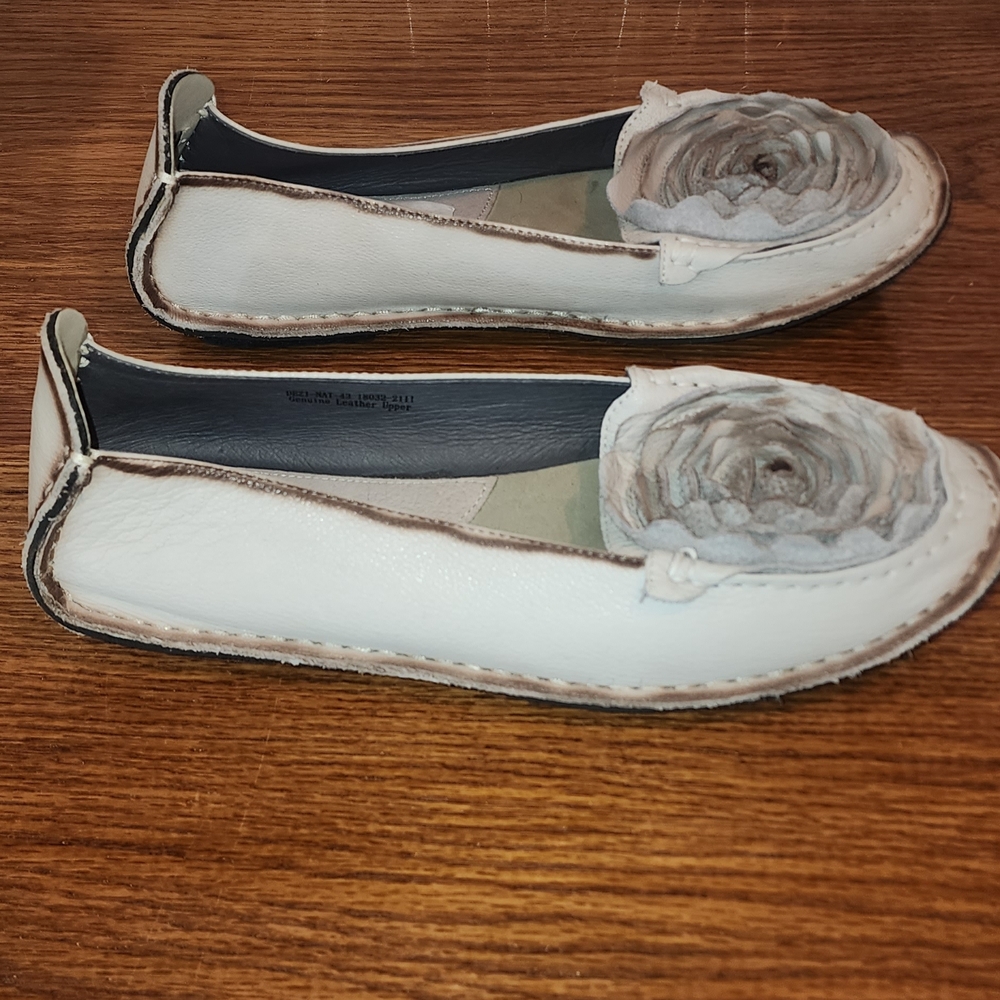 Spring Step White Leather Floral-Accent Flats